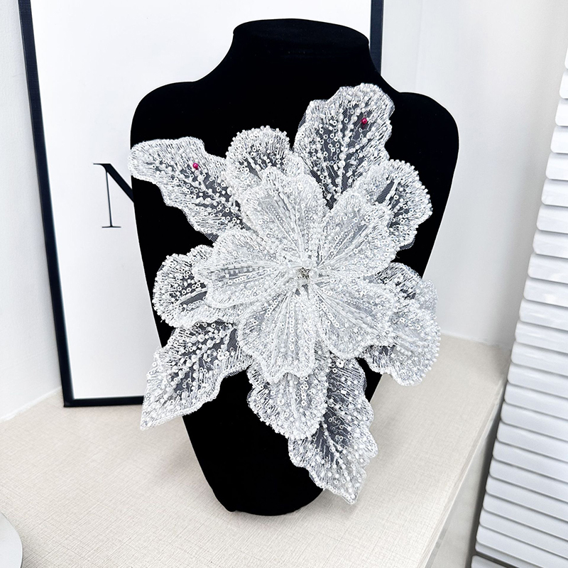 Witte kant met pailletten, kra - Embroidery Flower Pattern recensie en prijs